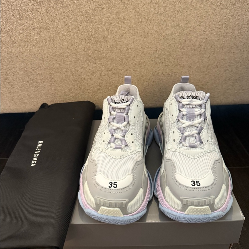 BALENCIAGA ‘Triple S’